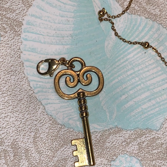 Origami Owl gold locket with key - Picture 6 of 6